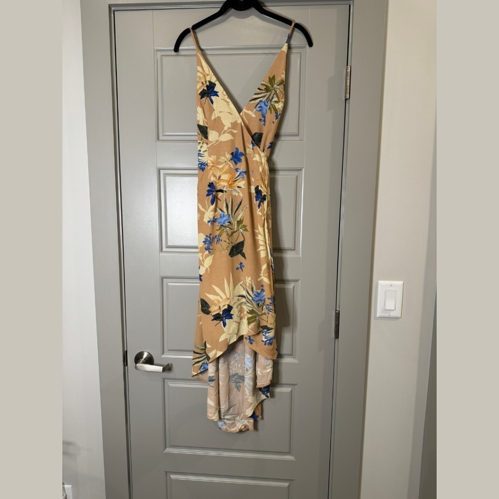 ASTR THE LABEL | Sleeveless floral midi wrap dress